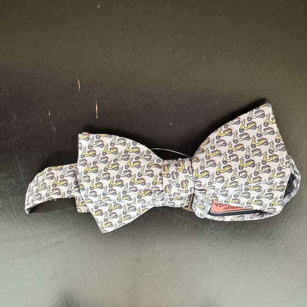 Vineyard Vines Martha’s Vineyard Silk Bow Tie Vespa Print Light Blue One Size